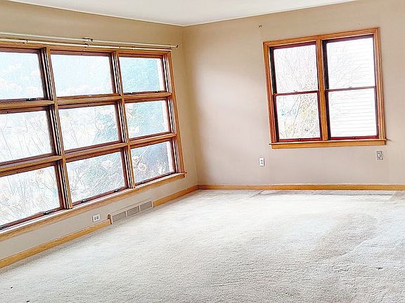 2nd image of 711 Woodmere Ave
