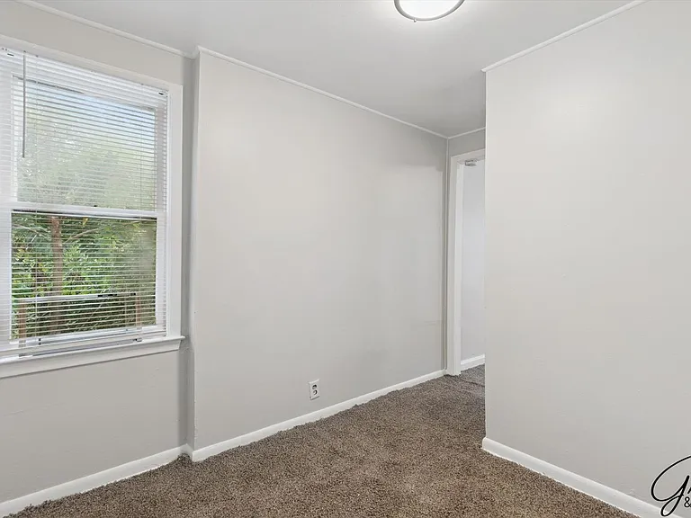 4082 Hereford St — Photo 19