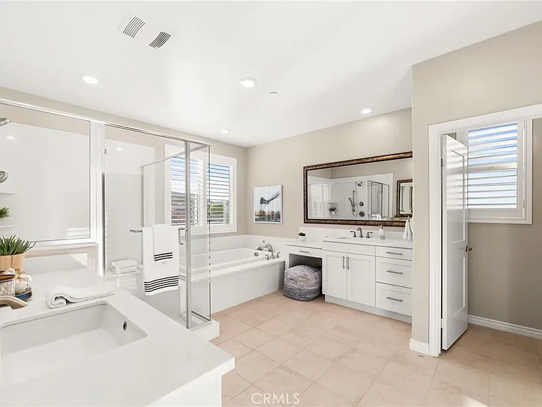 2413 Sierra Bella Dr — Photo 32