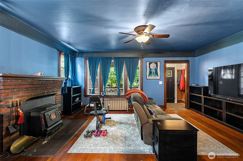 4th image of 312 W 2nd Street