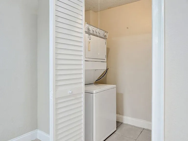 10773 Cleary Blvd #111 — Photo 37