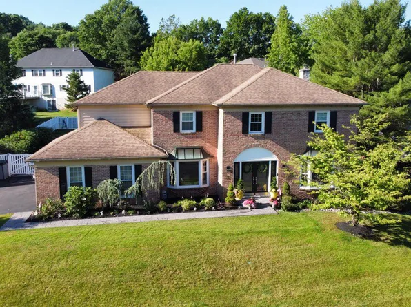 2006 Country Club Dr, Doylestown, PA 18901