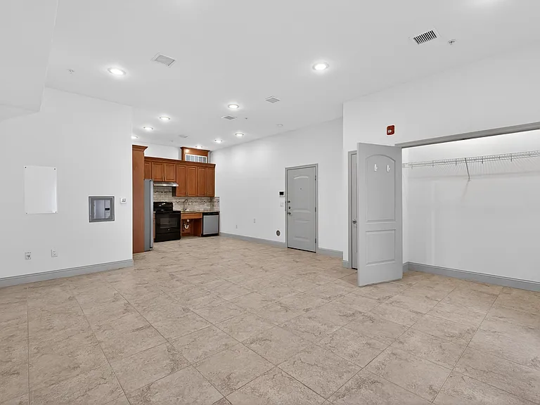 258 Broadway — Photo 6