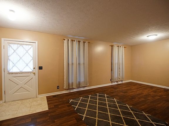 5th image of 1109 Woodvale Dr