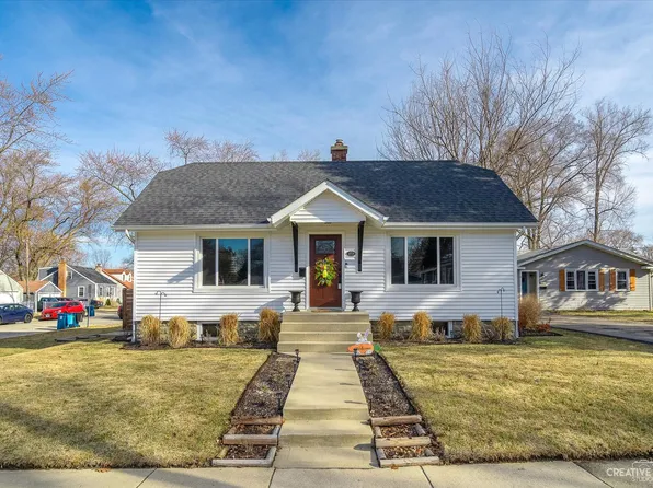 1019 Charles St, Aurora, IL 60506