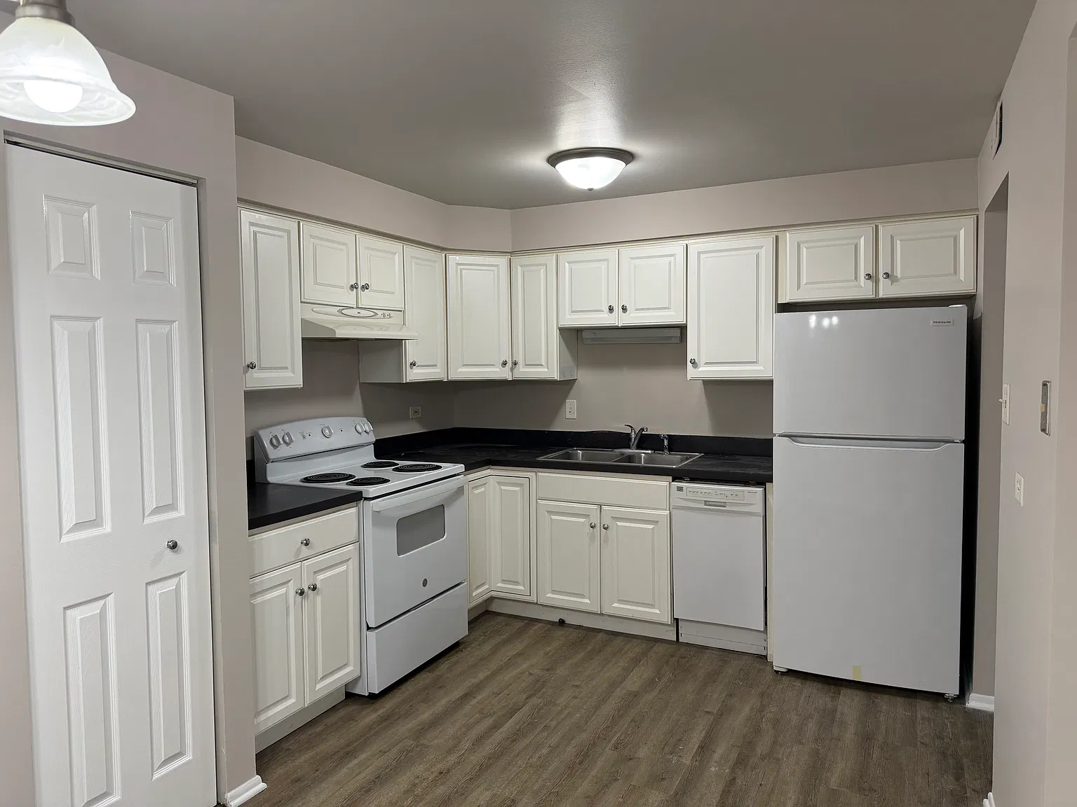 2 bed, $1,800 — Photo 2