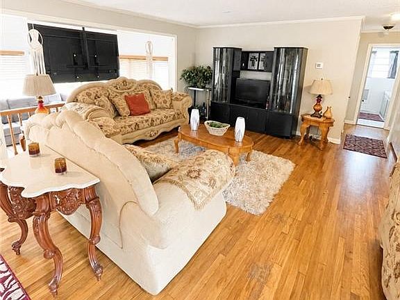 3rd image of 3108 Leggett Dr