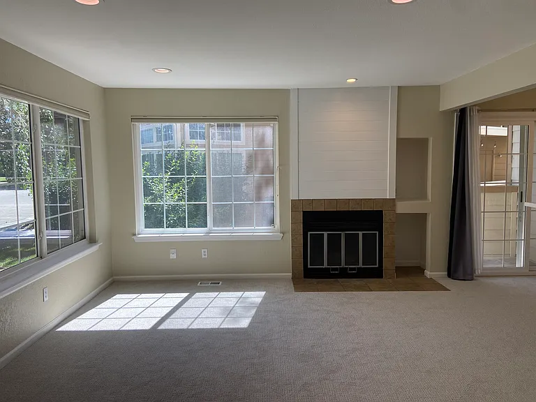 6076 Gunbarrel Ave #E — Photo 3