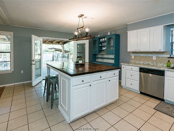 4th image of 3028 Westwood Main Dr