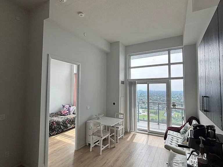 20 Meadowglen Pl E #2806 — Photo 21
