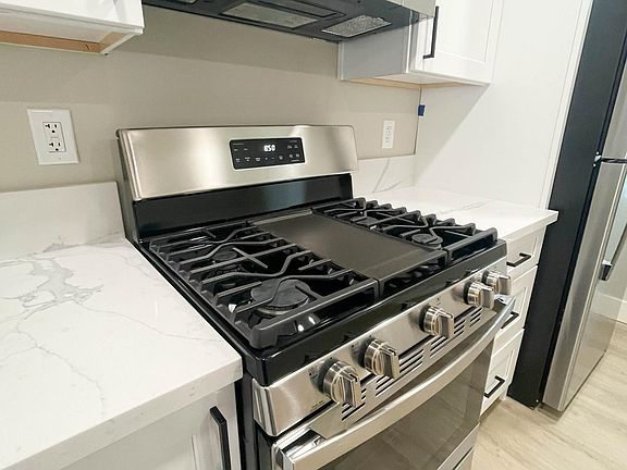 3rd image of 3847 Marlborough Ave #1/2