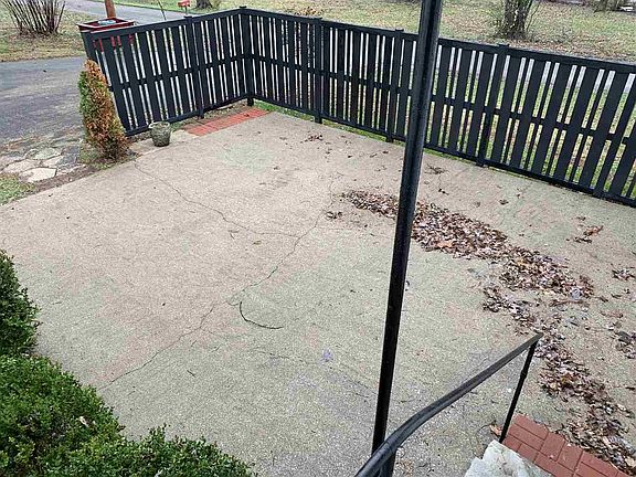 4th image of 1160 Crewdson Dr