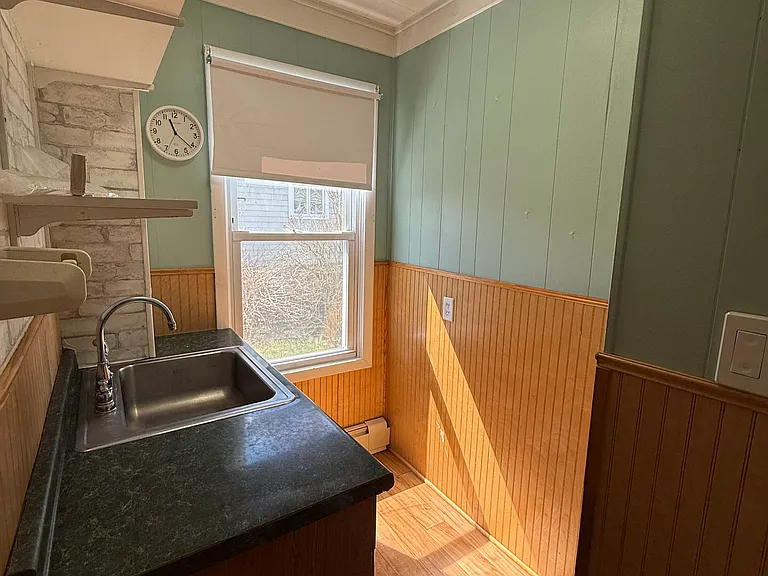 136 Campbell St — Photo 2