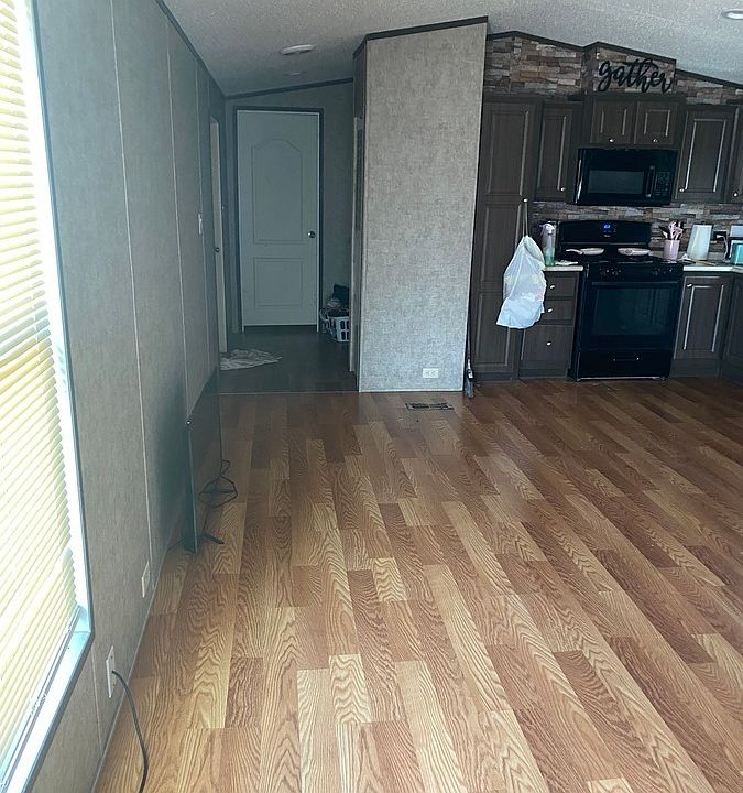 1st image of 98 Evergreen Dr