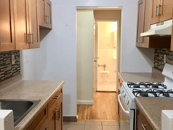 5th image of 33-24 Parsons Blvd #6N