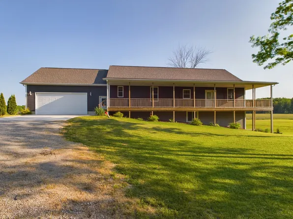 5961 Carney Rd, Emmett, MI 48022