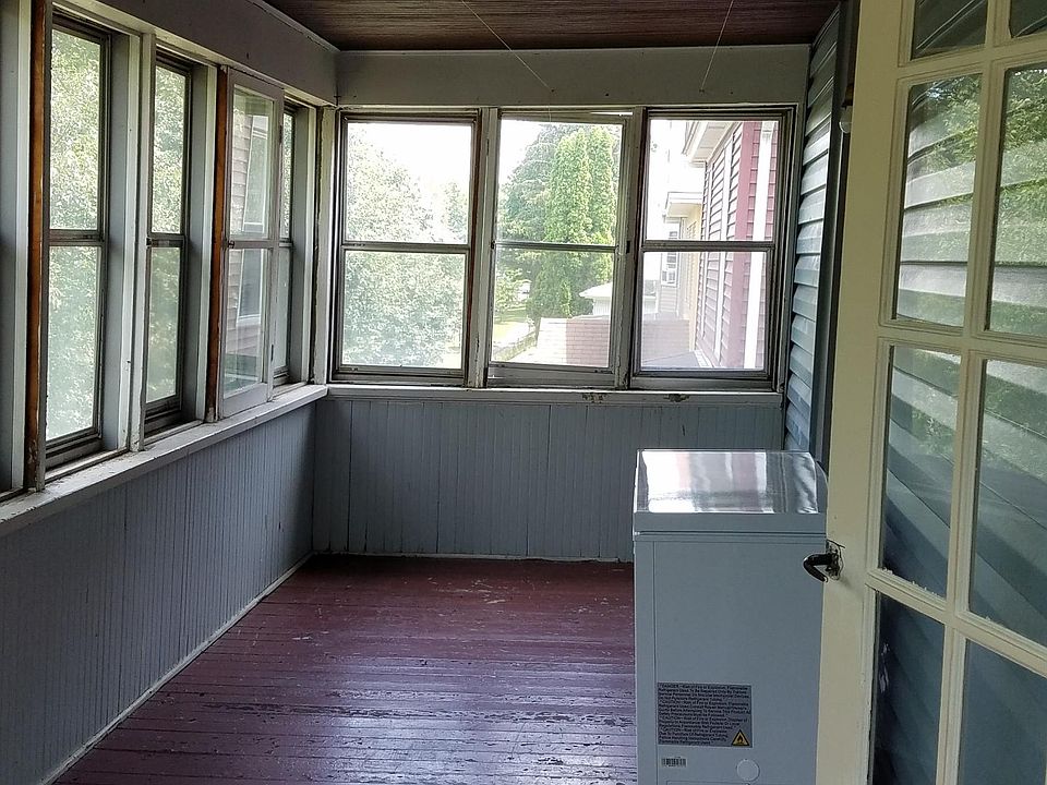 2nd image of 976 Carroll Ave APT 2