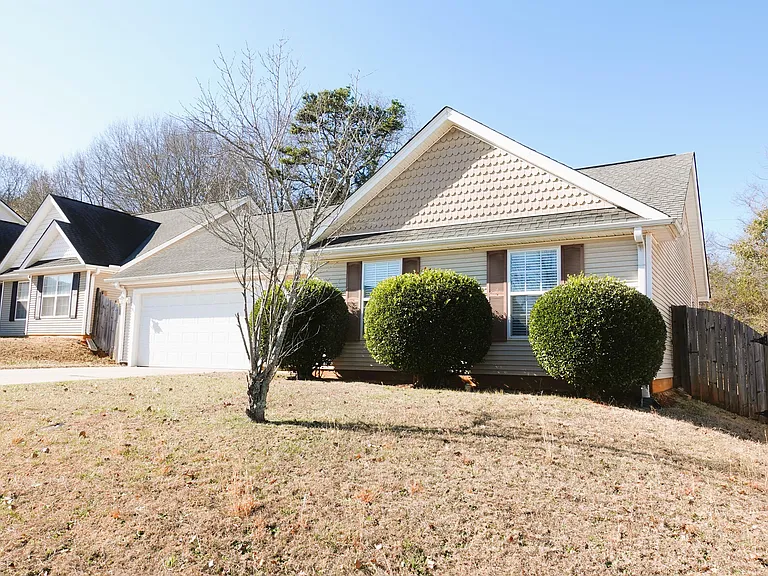 139 Stockbridge Dr — Photo 3