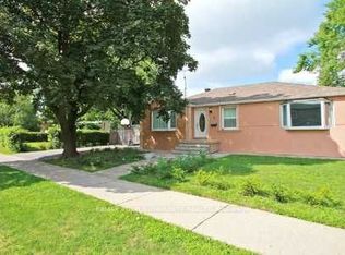 2 Lister Dr, Toronto, ON M2R2W8