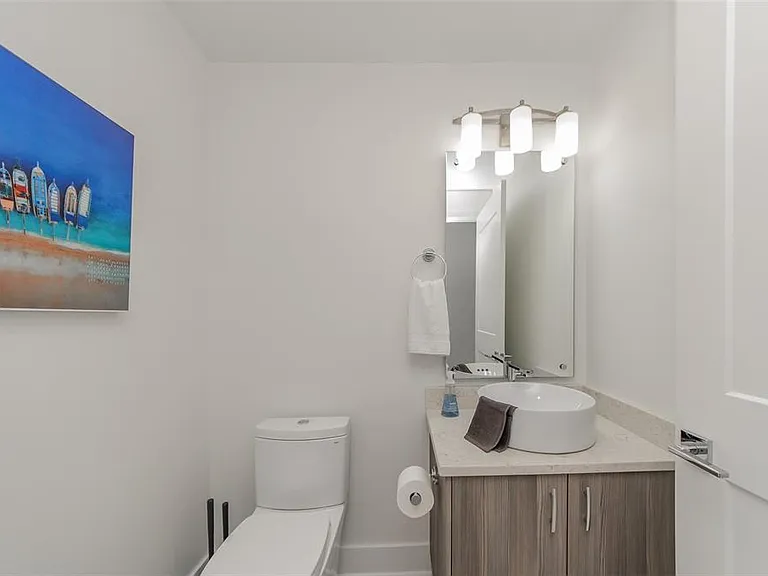 15 Avalon St #702 — Photo 14
