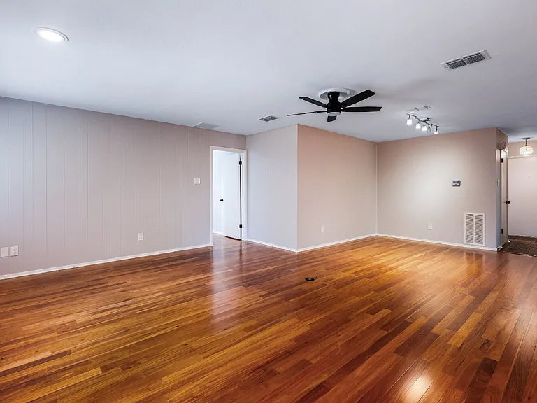 10502 Spicewood Pkwy — Photo 13