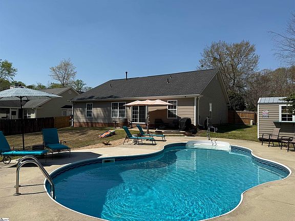 3rd image of 9 Canterbrooke Ct