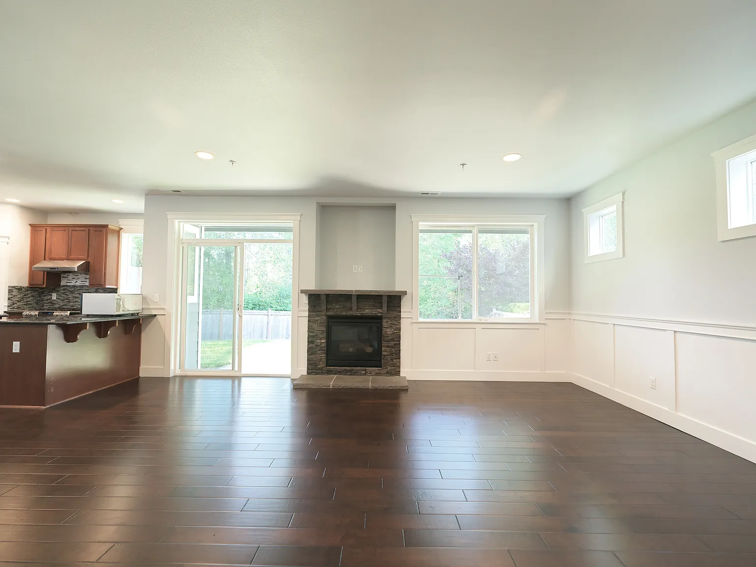 3 bed, 2.5 bath, 2160 sqft, $3,800 — Photo 3