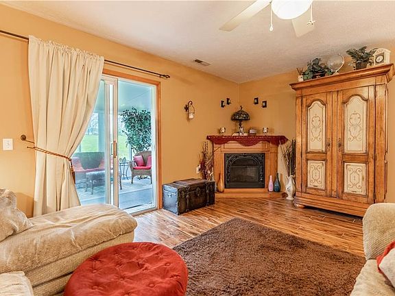 4th image of 3114 Pondview Dr