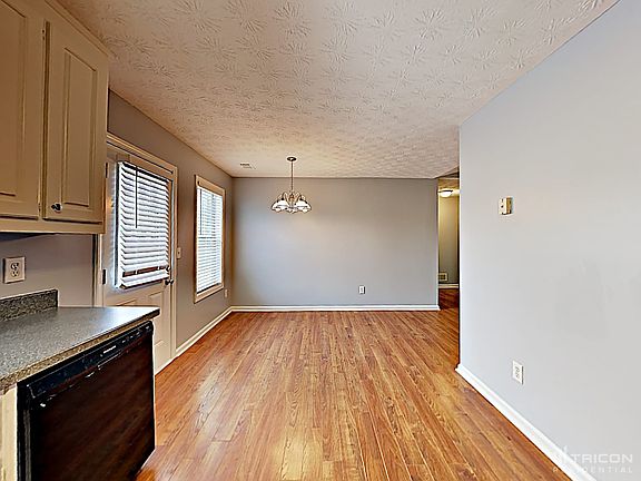 4th image of 309 Cattlemans Cir