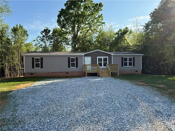 332 Dewaters Rd, Commerce, GA 30529