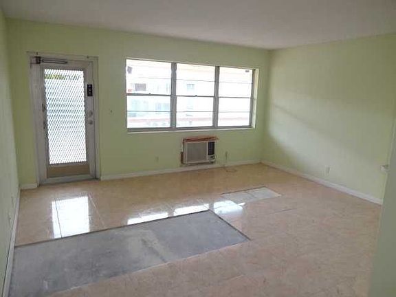 2nd image of 214 Sheffield I #I-2140