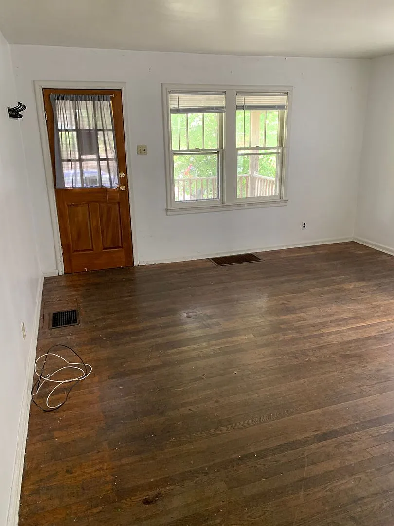 Available August 2027 3 Bedroom Home With Covered Front Porch - Just Off Washington St — Photo 3