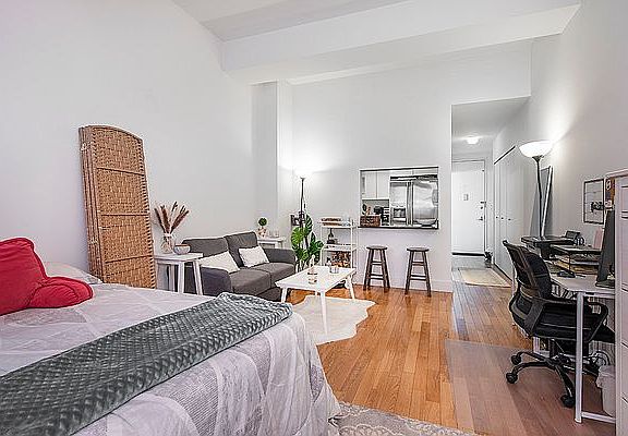 5th image of 99 John St APT 909