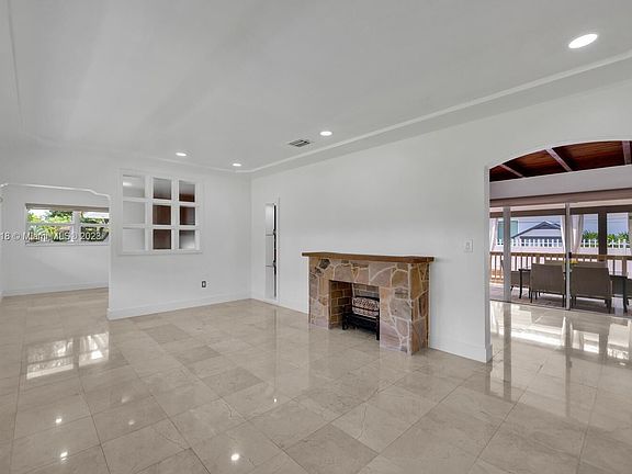 3rd image of 11603 NE 9th Ave