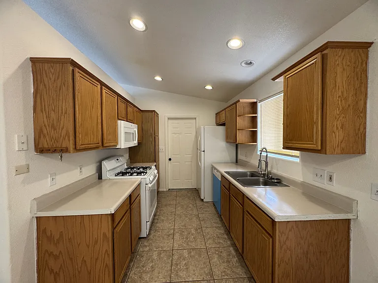 2804 Simms Ave — Photo 4