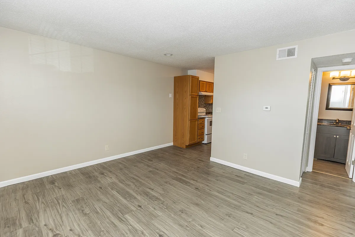Building Photo - 2130 E Crawford Ave #2