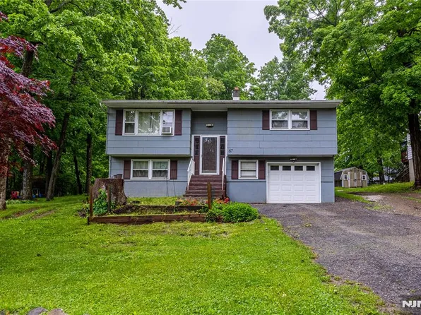 67 Cedar Tree Dr, Highland Lakes, NJ 07422