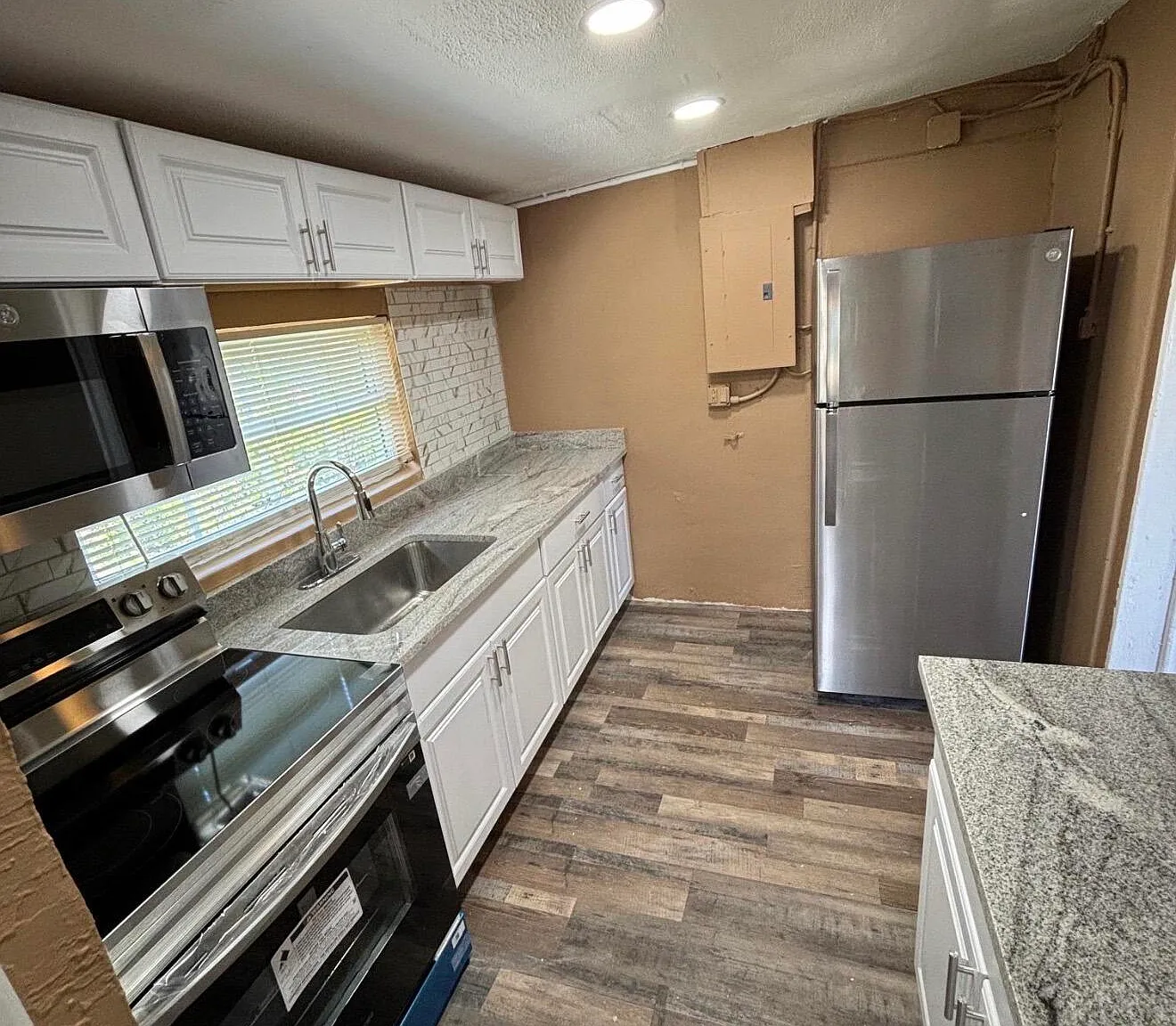 2 bed, 1.0 bath, 1011 sqft, $1,850 — Photo 3