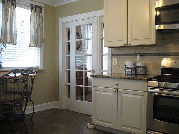 4th image of 1356 Victory Blvd