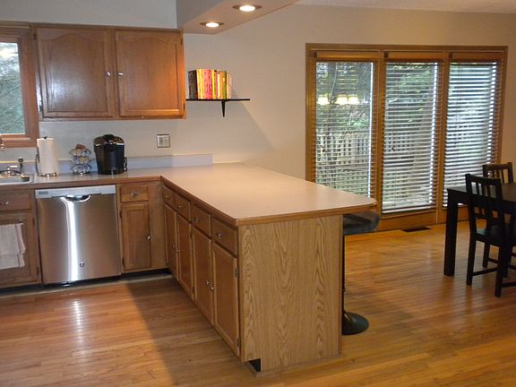 3rd image of 904 S Wadsworth Ct