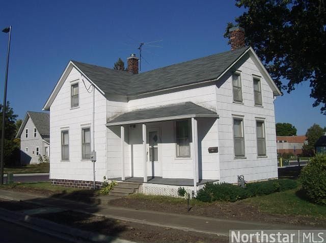 1st image of 211 1st Ave NE