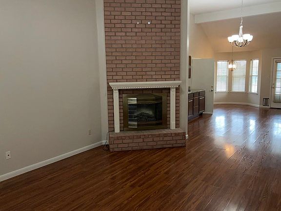 3rd image of 2408 Country Trail Dr