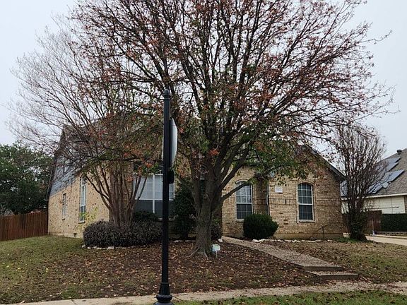 3rd image of 1301 Tanglewood Dr