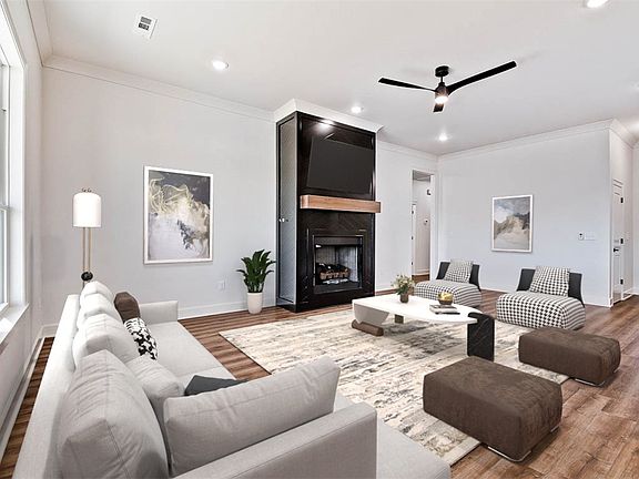 2nd image of 2818 Rife Cir