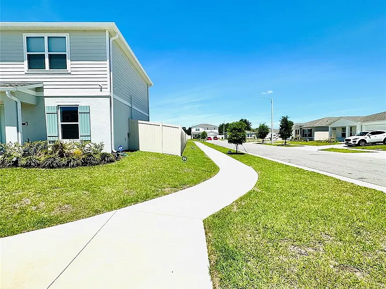 1053 Ambleside Dr — Photo 6