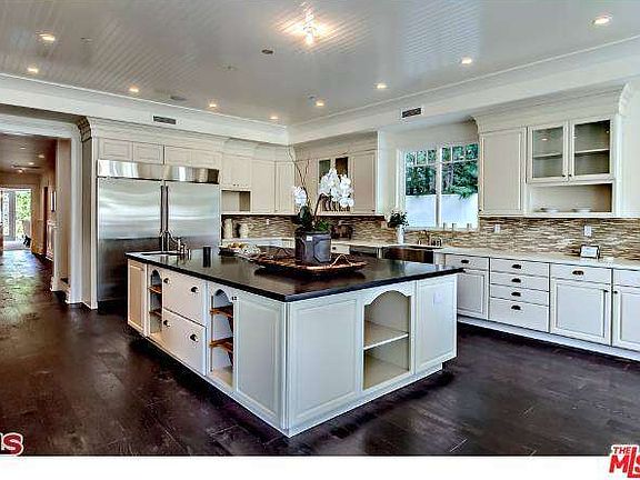 4th image of 122 N Anita Ave