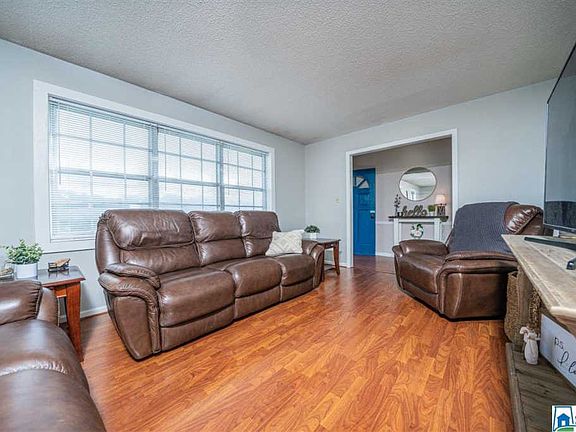 4th image of 2624 Vann Dr