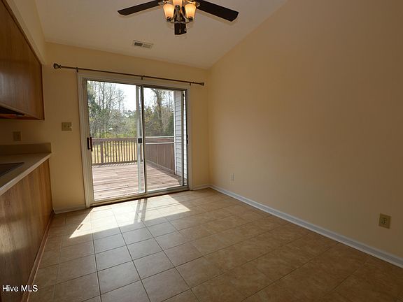 4th image of 260 S Creek Dr