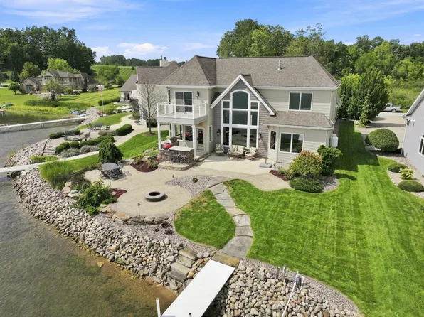 260 Lane 280aa Hamilton Lk, Hamilton, IN 46742