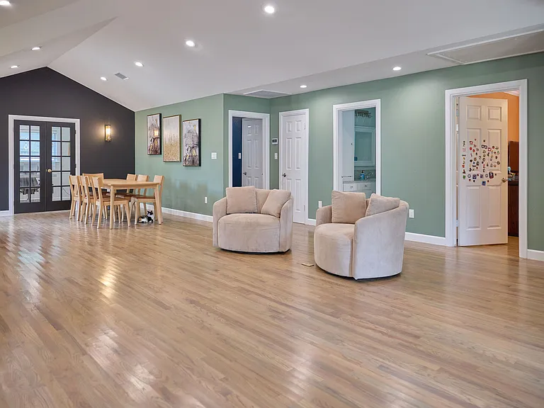 10211 Hazelhurst Dr — Photo 7
